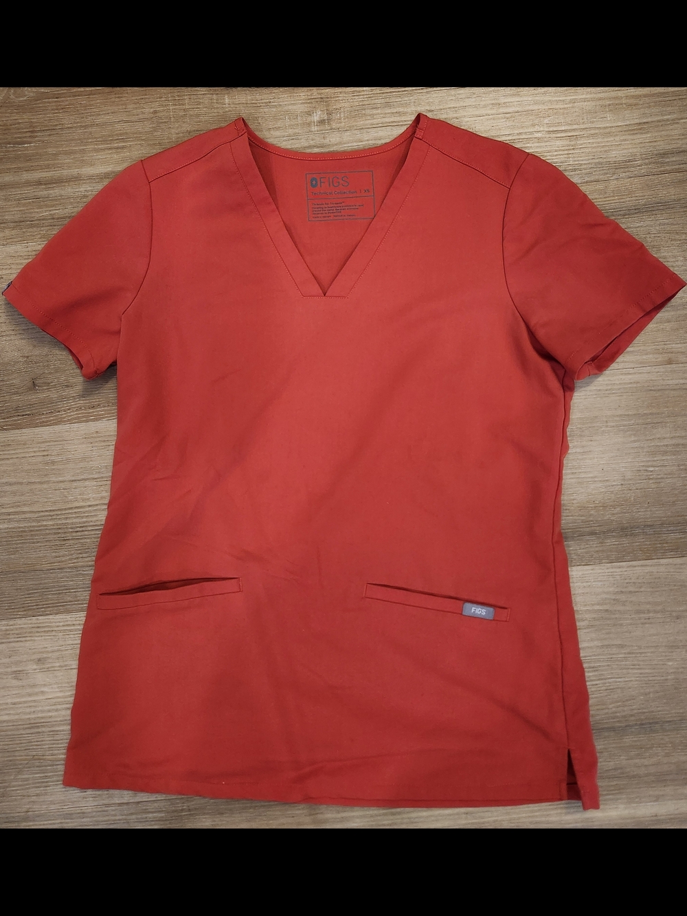 Figs Women’s V-Neck Scrub Top in Coral Orange (Clay?) XS